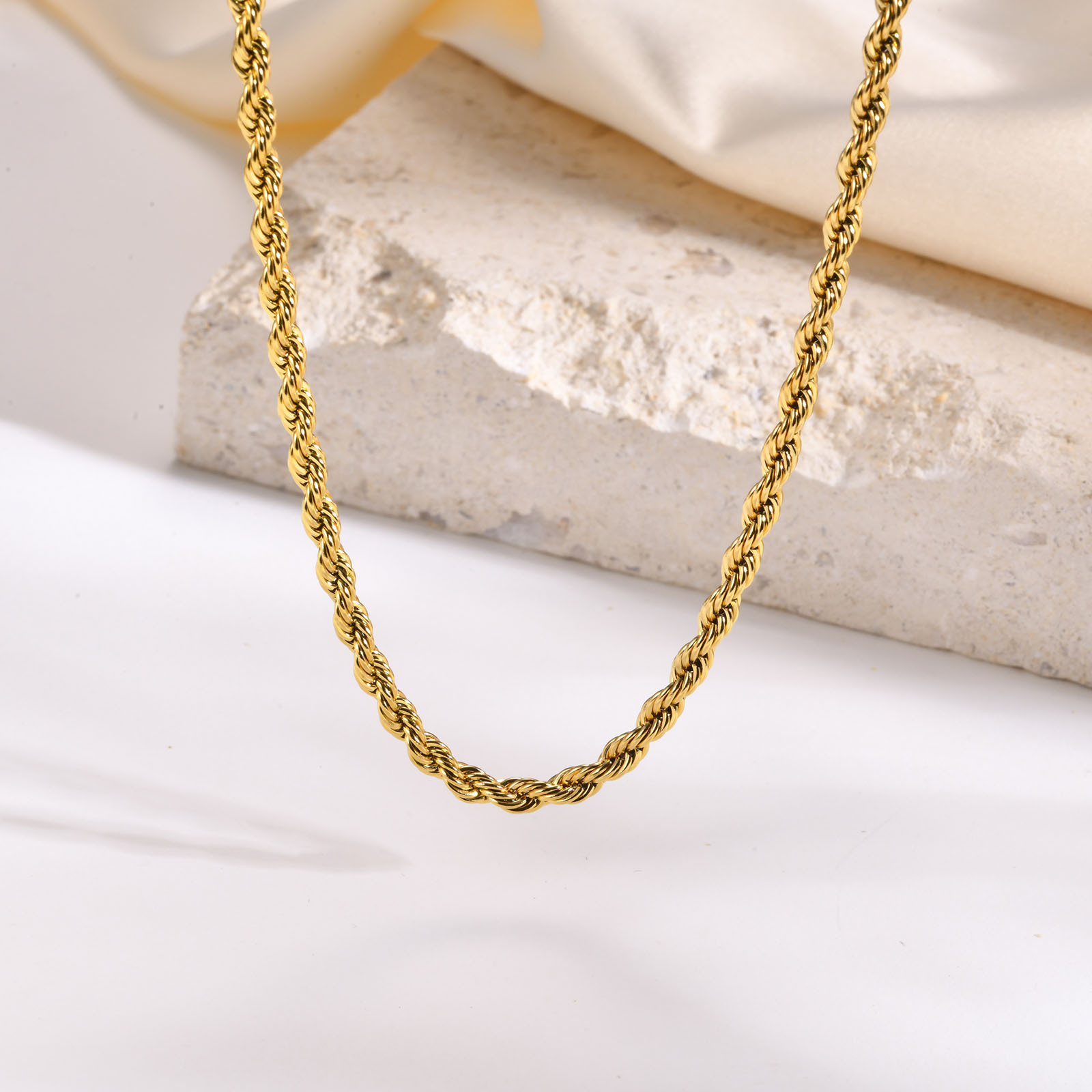 Gold Twist Chain | Woman Necklace | Serpentine Twist Ladibelle