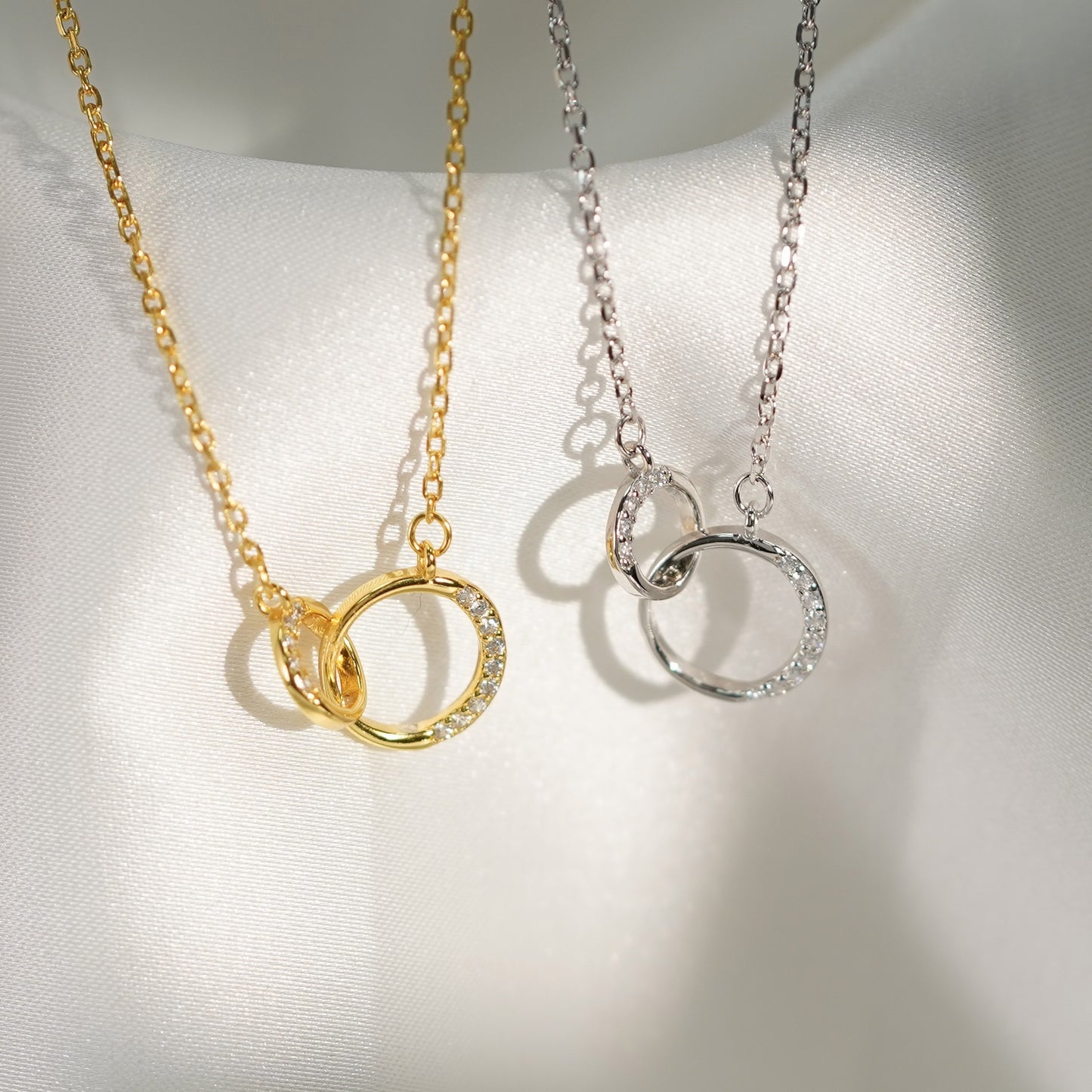 Gold & Silver Interlocking Circle Pendant | Woman Necklace | Infinity Circles Ladibelle