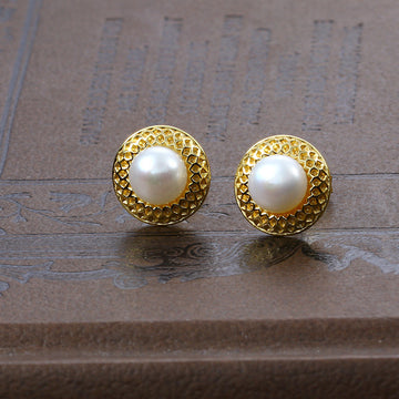 Mini Gold Natural Pearl Stud | Woman Earrings | Vintage Pearl Glow Ladibelle