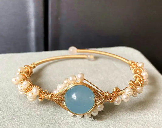 Sapphire Gleam Pearl Bracelet: Gilded Elegance - Bracelet